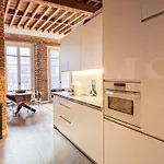 Artistic Loft In Historic Center Rems דירה *